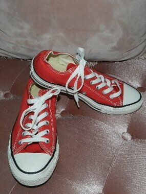 Converse Chuck Taylor All Star Low Top Sneaker Red Women's Size 7  Men's Size 5